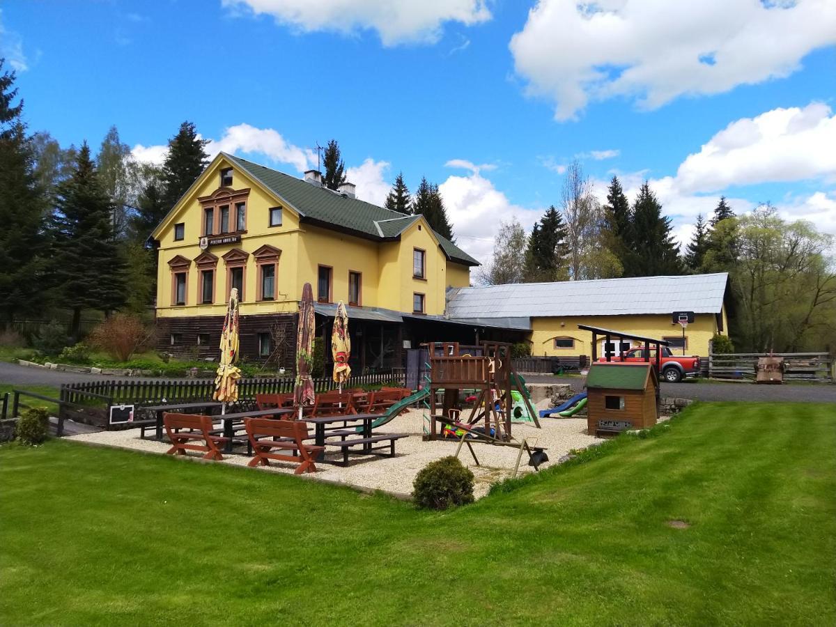 Penzion Karolína Lucany nad Nisou Bagian luar foto