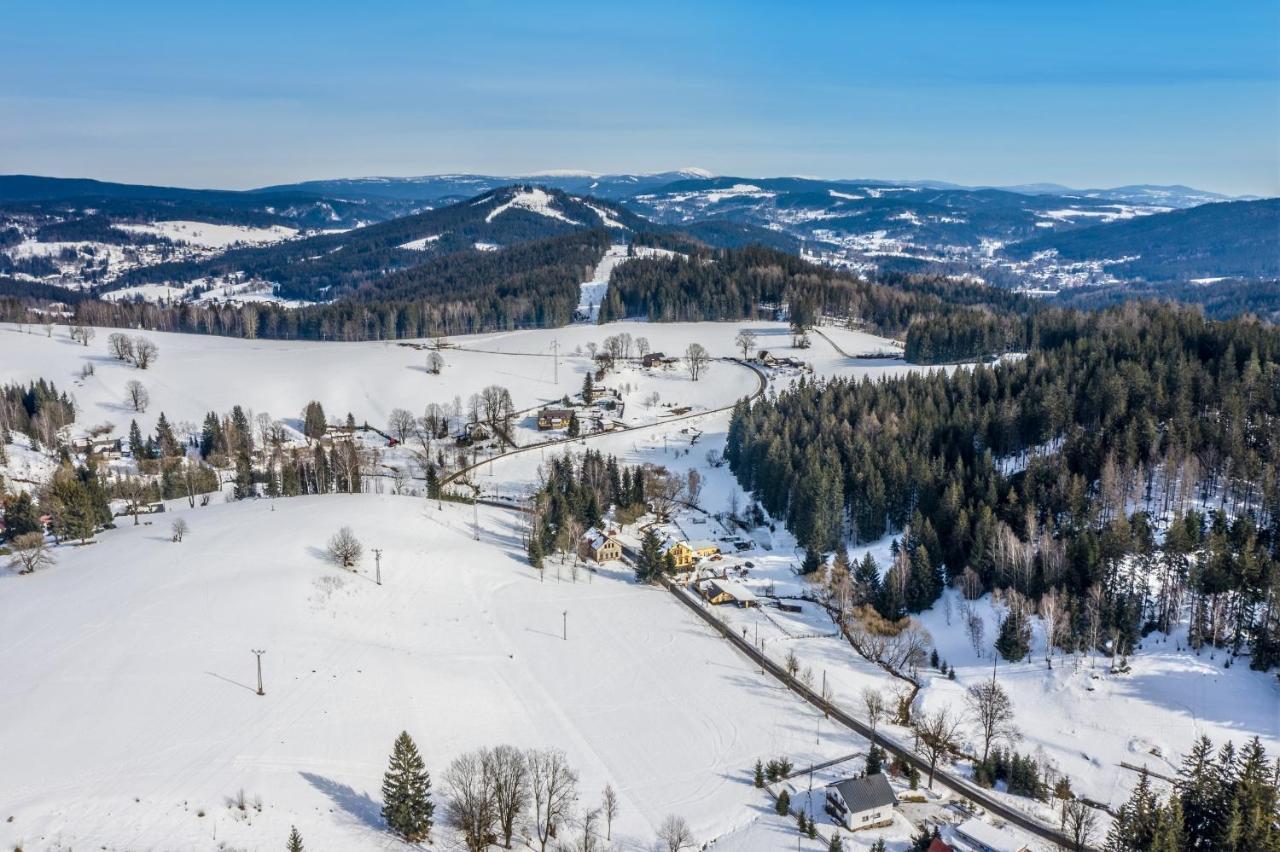 Penzion Karolína Lucany nad Nisou Bagian luar foto
