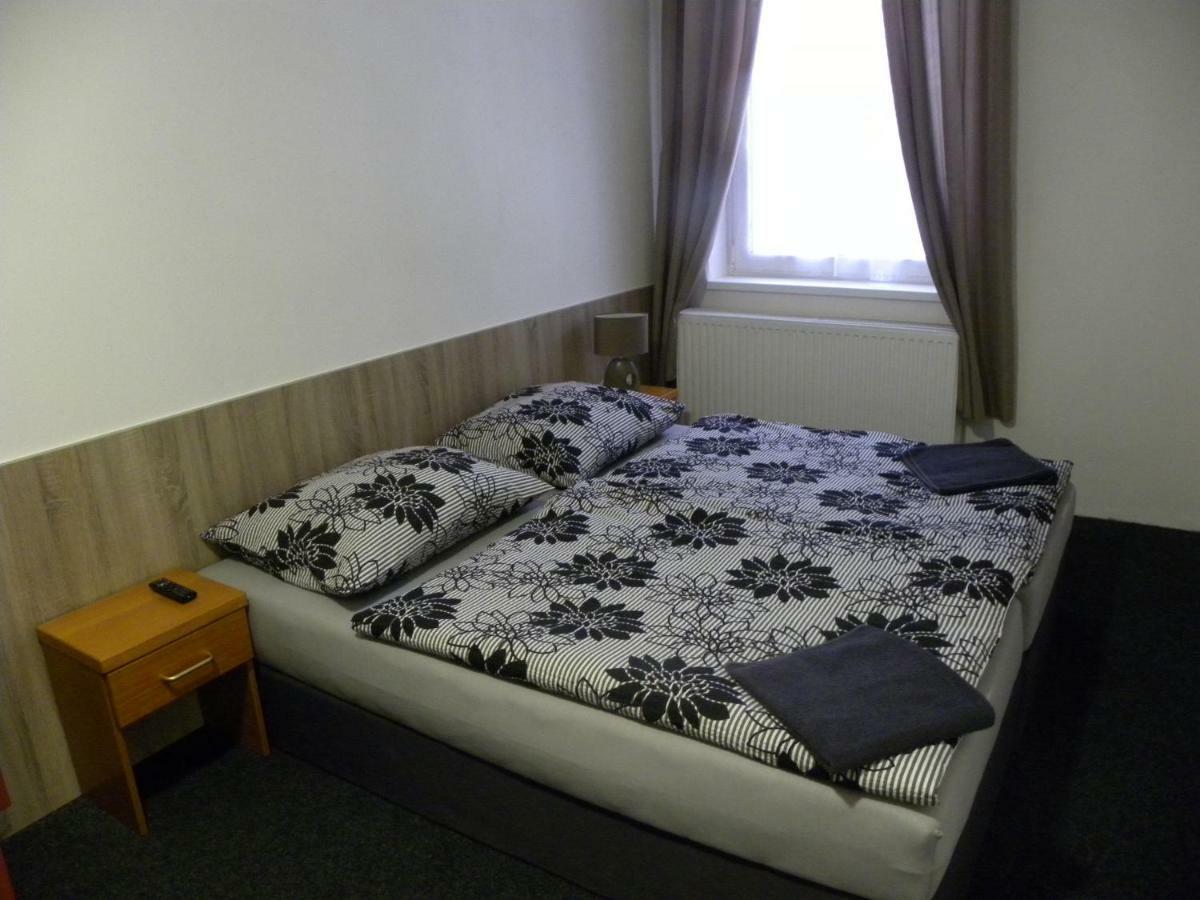 Penzion Karolína Lucany nad Nisou Bagian luar foto