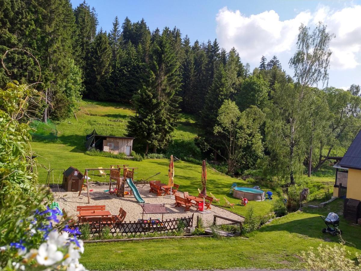 Penzion Karolína Lucany nad Nisou Bagian luar foto
