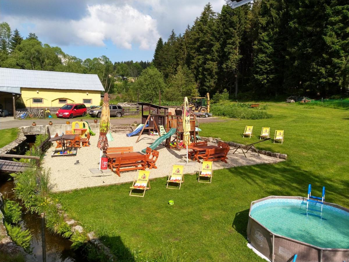 Penzion Karolína Lucany nad Nisou Bagian luar foto